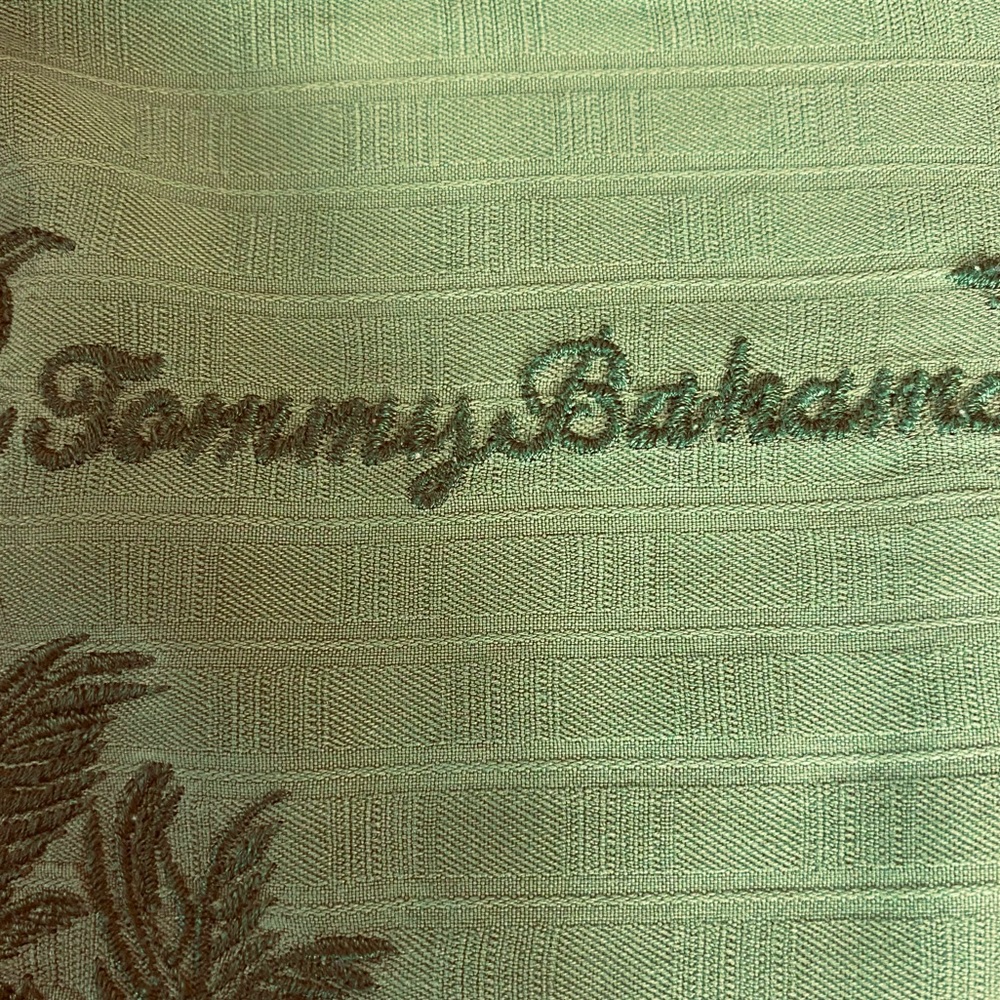 Tommy Bahama 100% Silk Mens short sleeve shirt - Picture 10 of 16